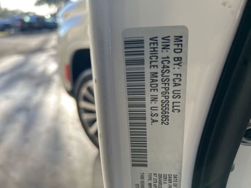 Used 2023 Jeep Grand Wagoneer L Series II image 61