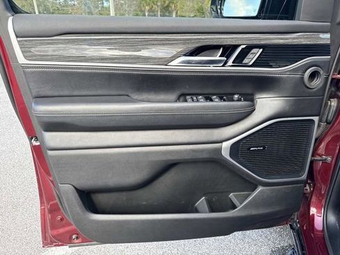 Used 2022 Jeep Wagoneer Series III w/ Flexible Seating Group image 18