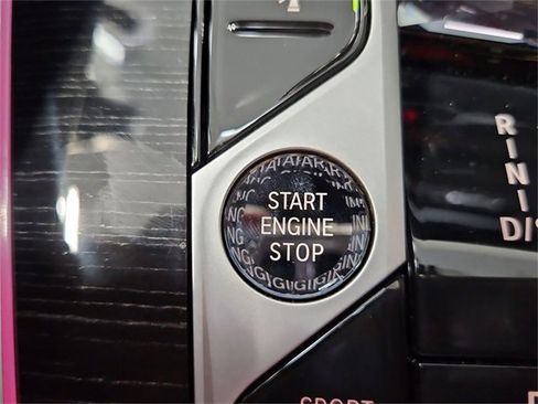 Used 2025 BMW X7 M60i image 38