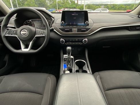 Used 2024 Nissan Altima 2.5 SV FWD image 17