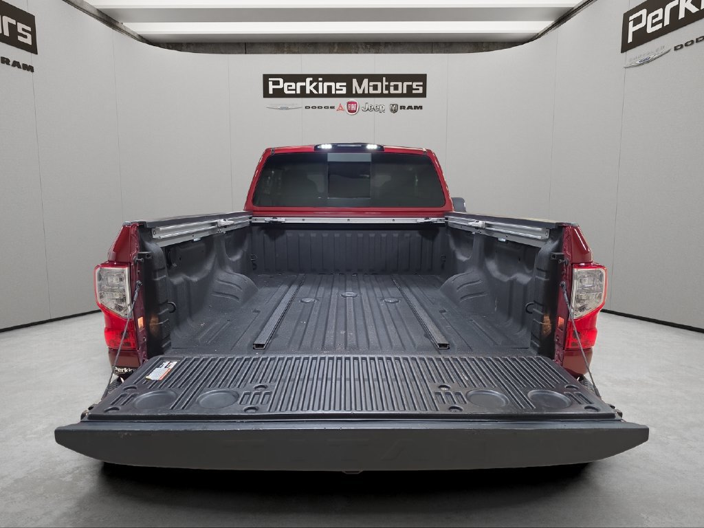 Used 2017 Nissan Titan SV AWD/4WD image 12