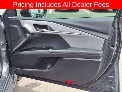 Used 2025 Toyota Camry SE w/ Convenience Package FWD image 11