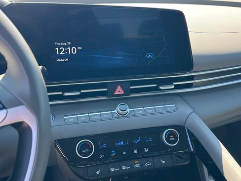 Certified 2025 Hyundai Elantra SEL FWD image 19