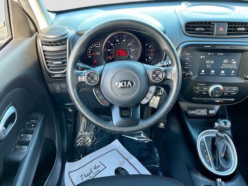 Used 2018 Kia Soul + image 19