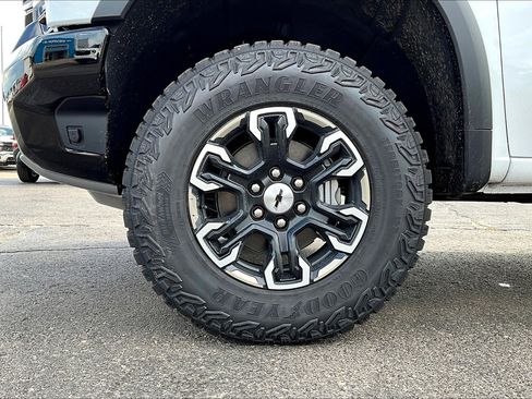 New 2026 Chevrolet Silverado 1500 ZR2 image 12