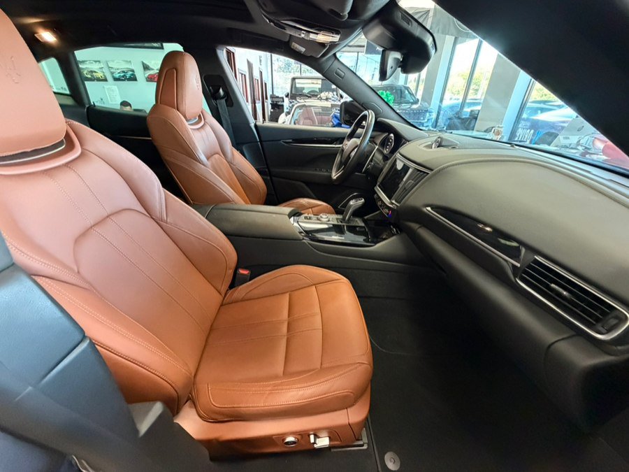 Used 2023 Maserati Levante GT AWD/4WD image 45