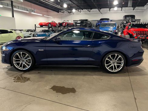Used 2019 Ford Mustang GT Premium RWD image 6