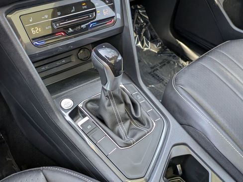 Used 2023 Volkswagen Tiguan SE w/ Panoramic Sunroof Package FWD image 14