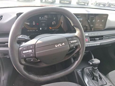 Used 2025 Kia K4 LXS image 18