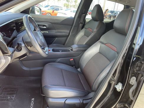 Certified 2025 Nissan Kicks SR image 10