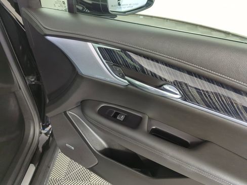 Used 2025 Cadillac XT6 Premium Luxury AWD/4WD image 37