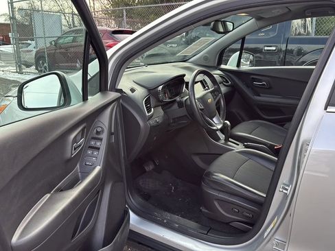 Used 2018 Chevrolet Trax LT w/ LT Convenience Package image 22