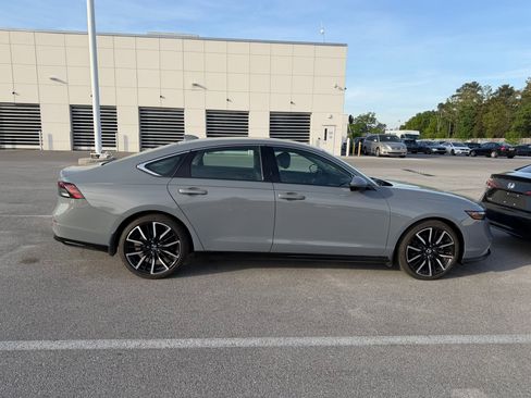 Used 2024 Honda Accord Touring image 5