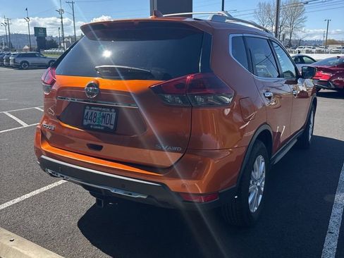 Used 2019 Nissan Rogue SV image 6