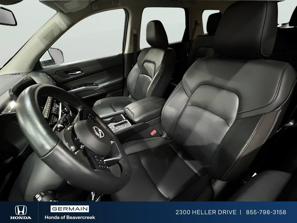 Used 2025 Nissan Pathfinder SL FWD image 26