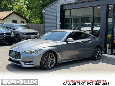 Used 2017 INFINITI Q60 Red Sport 400 AWD/4WD image 5