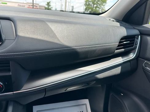 Used 2025 Nissan Rogue SV FWD image 23