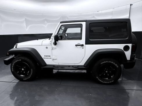 Used 2013 Jeep Wrangler Sport AWD/4WD image 4