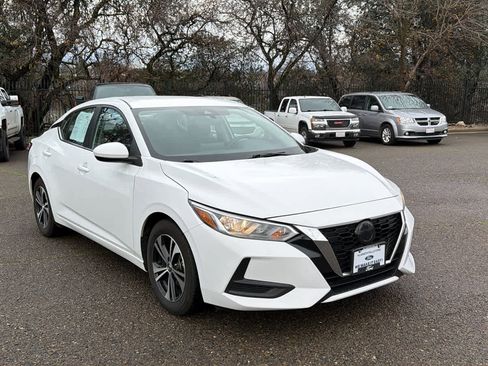Used 2022 Nissan Sentra SV image 3