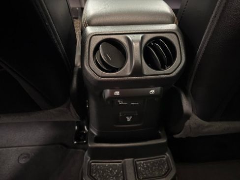 Used 2021 Jeep Wrangler Unlimited Sahara AWD/4WD image 15