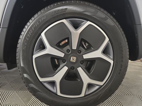 Used 2024 Rivian R1T Adventure AWD/4WD image 10
