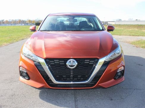 Used 2022 Nissan Altima 2.5 Platinum image 2