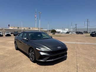 Used 2025 Hyundai Elantra SEL FWD video 1