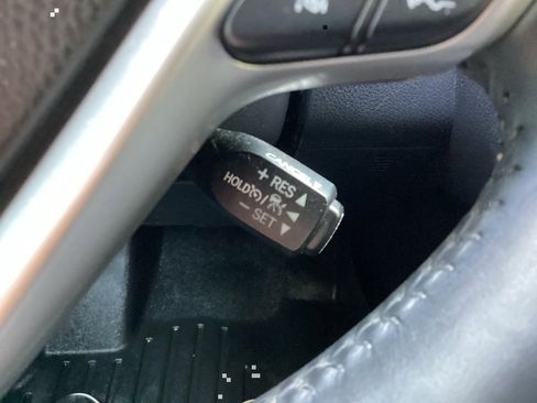 Used 2019 Toyota Highlander XLE image 50