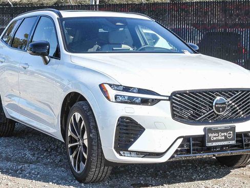 New 2026 Volvo XC60 B5 Plus w/ Climate Package PRO image 3