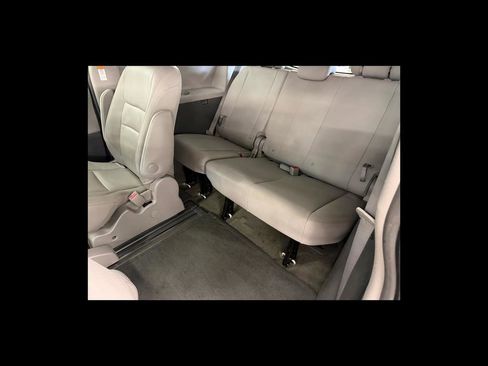 Used 2015 Toyota Sienna XLE FWD image 25