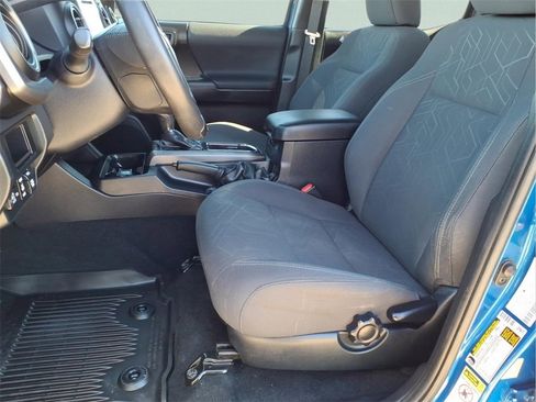 Used 2017 Toyota Tacoma SR5 image 12