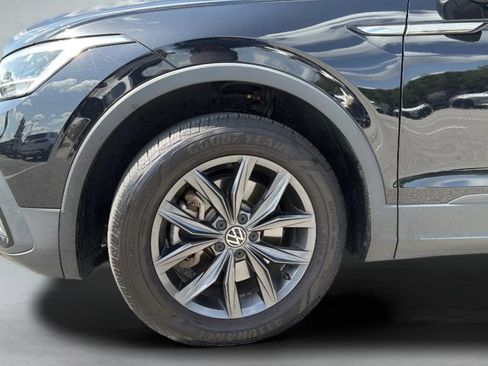Used 2024 Volkswagen Tiguan SE FWD image 36