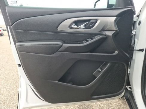 Used 2023 Chevrolet Traverse LT image 13