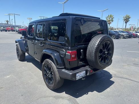 Certified 2025 Jeep Wrangler Unlimited Sahara w/ Safety Group AWD/4WD image 5
