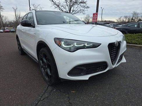 Used 2024 Alfa Romeo Stelvio Veloce image 2