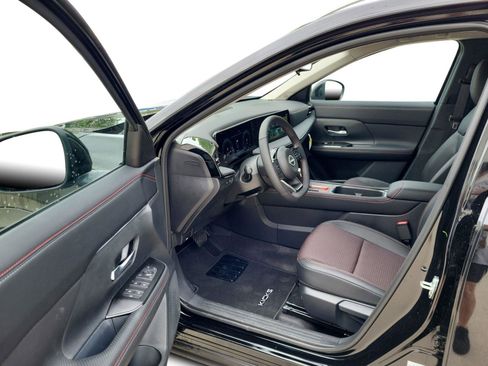 New 2025 Nissan Kicks SR image 9