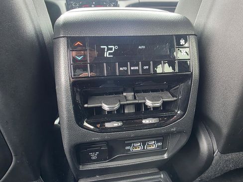 Used 2024 Jeep Grand Cherokee L Altitude image 15