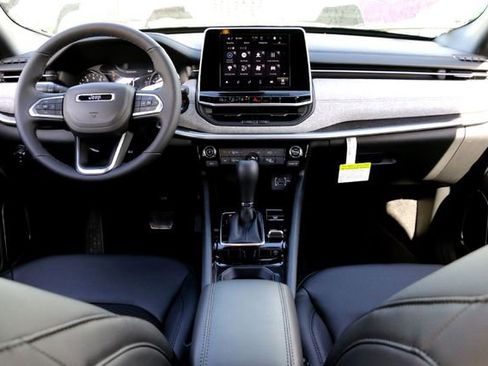 New 2026 Jeep Compass Latitude image 20