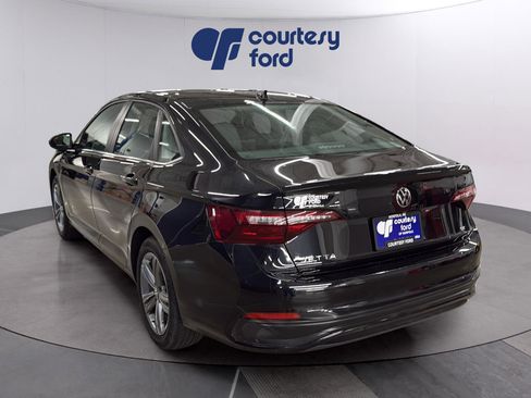 Used 2024 Volkswagen Jetta SE FWD image 5