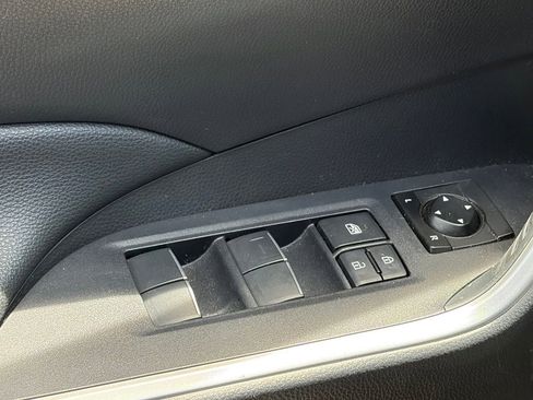 Used 2019 Toyota RAV4 XLE Premium FWD image 8