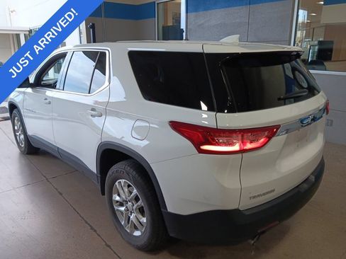 Used 2021 Chevrolet Traverse LS w/ LPO, Black Accent Package FWD image 4