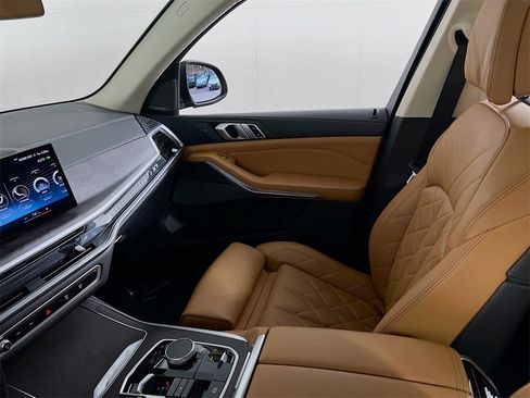 Used 2023 BMW X7 xDrive40i w/ Premium Package image 24