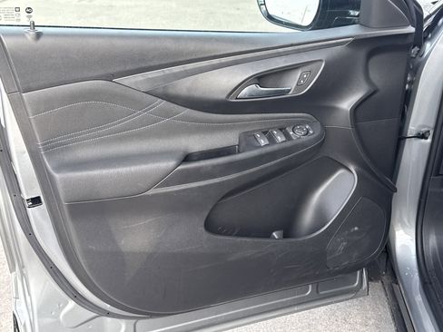 Used 2025 Buick Envista Sport Touring image 3