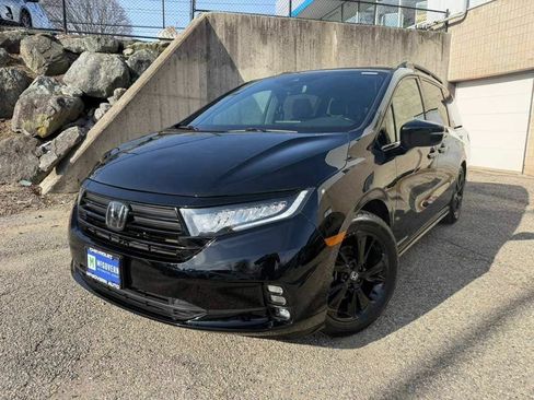 Used 2024 Honda Odyssey Sport image 2