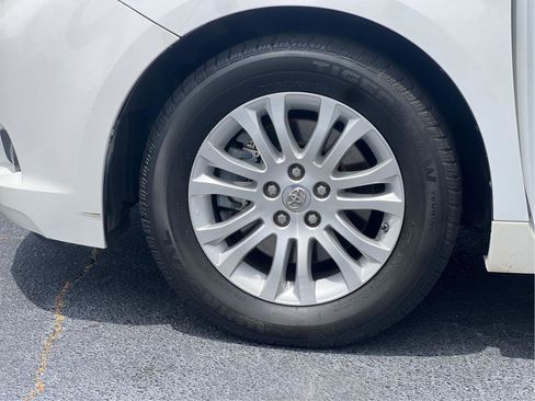 Used 2014 Toyota Sienna XLE w/ XLE Premium Package FWD image 32