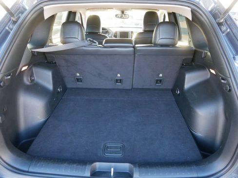 Used 2019 Jeep Cherokee Trailhawk image 8