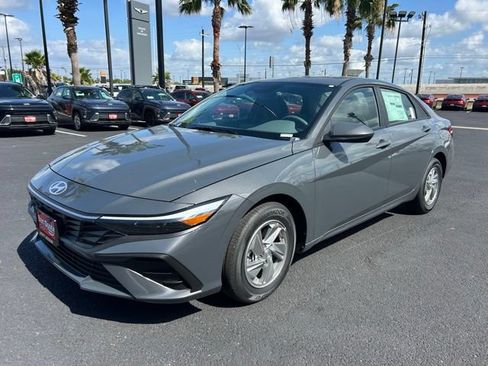 New 2026 Hyundai Elantra SE FWD image 3