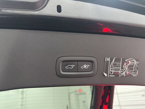 Used 2022 Volvo C40 P8 Recharge Ultimate AWD/4WD image 23