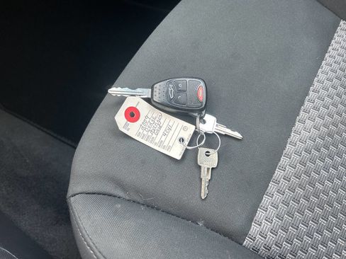 Used 2009 Dodge Avenger SE image 35