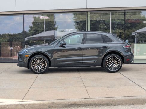 Certified 2026 Porsche Macan AWD/4WD image 2